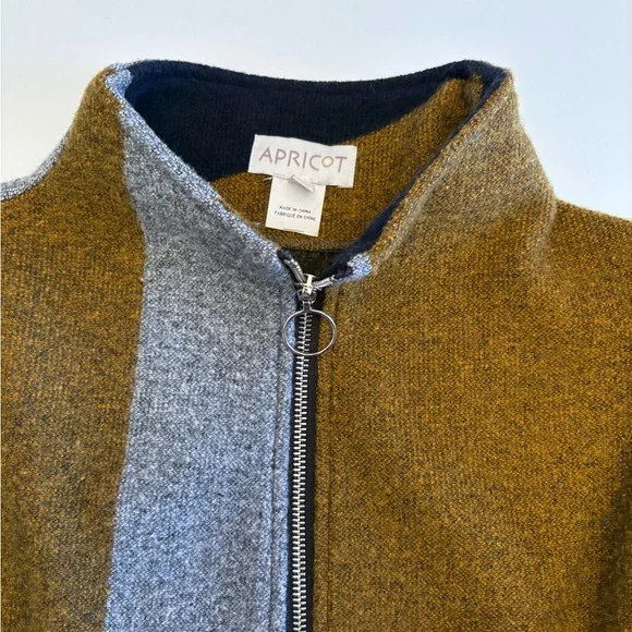 Apricot Colorblock Cape. size M/L - Picture 3 of 13